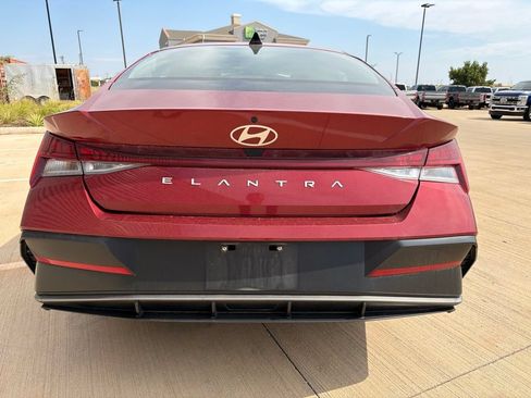 Used 2025 Hyundai Elantra SEL FWD image 4