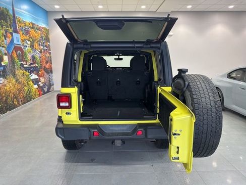 Used 2022 Jeep Wrangler Unlimited Sahara w/ Cold Weather Group AWD/4WD image 42