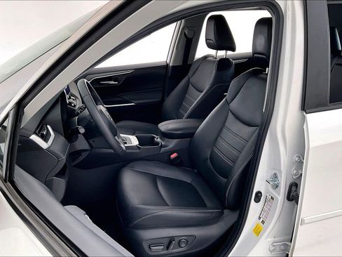 Used 2023 Toyota RAV4 XLE Premium AWD/4WD image 31