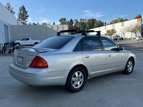 Used 2000 Toyota Avalon XL FWD image 6