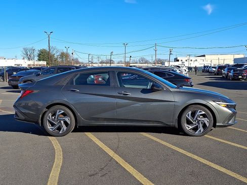 Certified 2025 Hyundai Elantra Sport image 8