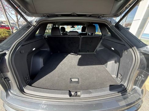 Used 2025 Volkswagen Atlas Cross Sport SE image 33