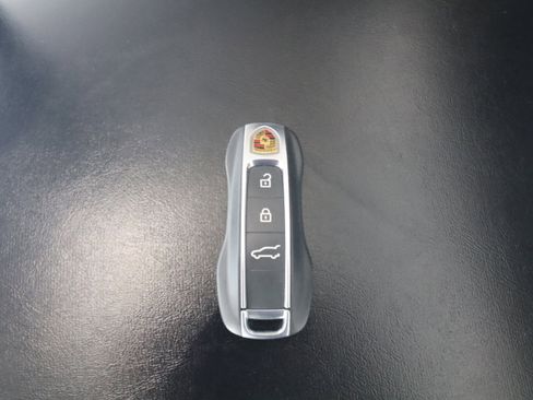 Certified 2024 Porsche Cayenne AWD image 25