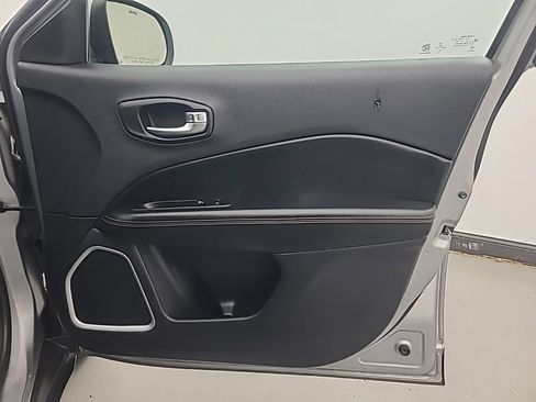 Used 2020 Jeep Compass Limited FWD image 13