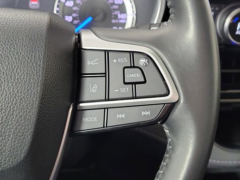 Used 2023 Toyota Highlander XLE image 14