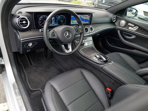 Used 2018 Mercedes-Benz E 400 4MATIC Wagon image 19