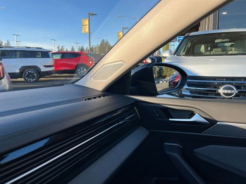 Used 2025 Volkswagen Jetta SE image 37