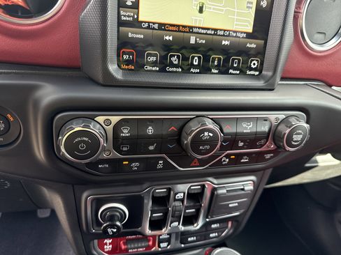 Used 2023 Jeep Wrangler Unlimited Rubicon 392 image 33