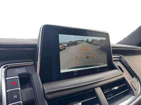 Used 2022 Chevrolet Suburban LT image 14