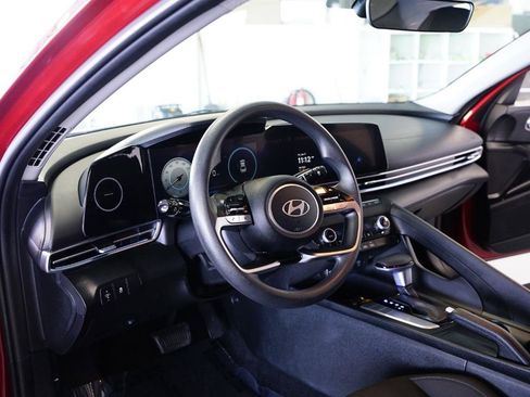 Used 2024 Hyundai Elantra SEL image 12