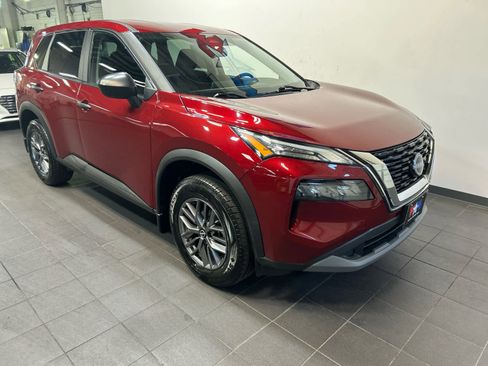 Used 2023 Nissan Rogue S AWD/4WD image 2