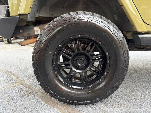 Used 2013 Jeep Wrangler Unlimited Sahara w/ Connectivity Group image 15