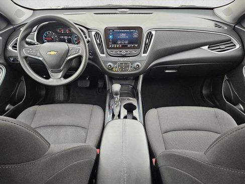 Used 2025 Chevrolet Malibu LT FWD image 17