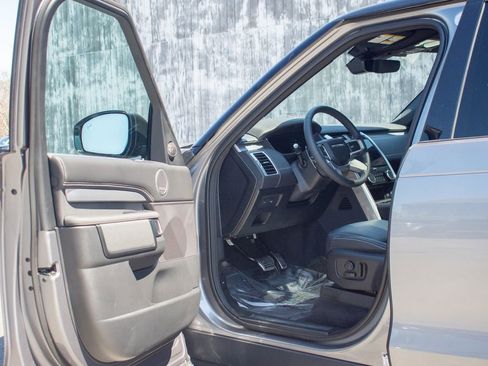 Certified 2025 Land Rover Discovery Dynamic SE AWD/4WD image 11