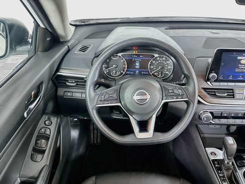 Used 2024 Nissan Altima 2.5 SV FWD image 18