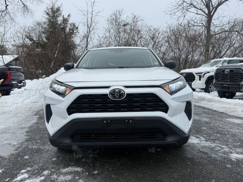 Used 2022 Toyota RAV4 LE image 11