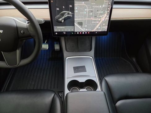 Used 2021 Tesla Model Y Long Range image 24