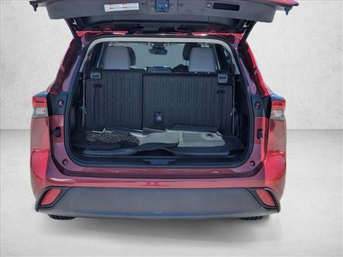 Used 2023 Toyota Highlander XLE FWD image 7