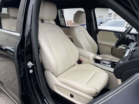 Used 2020 Mercedes-Benz GLB 250 4MATIC image 11