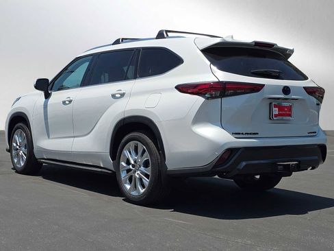 Used 2022 Toyota Highlander Limited FWD image 5