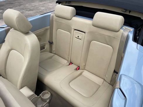 Used 2010 Volkswagen Beetle Convertible image 20