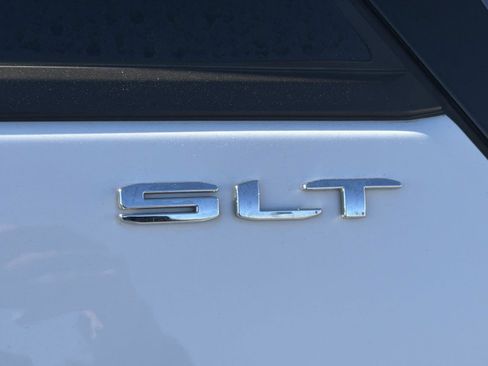 Used 2024 GMC Terrain SLT image 23