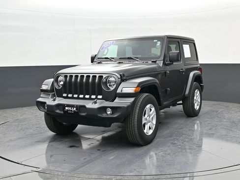 Used 2021 Jeep Wrangler Sport S image 2