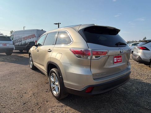 Used 2014 Toyota Highlander Limited AWD/4WD image 3