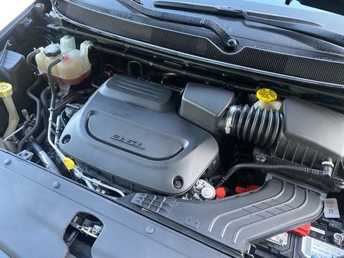 Used 2023 Chrysler Pacifica Pinnacle AWD/4WD image 14