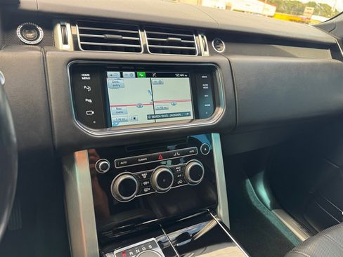 Used 2015 Land Rover Range Rover HSE image 10