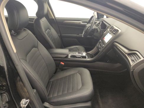 Used 2018 Ford Fusion SE w/ Fusion SE Technology Package FWD image 21