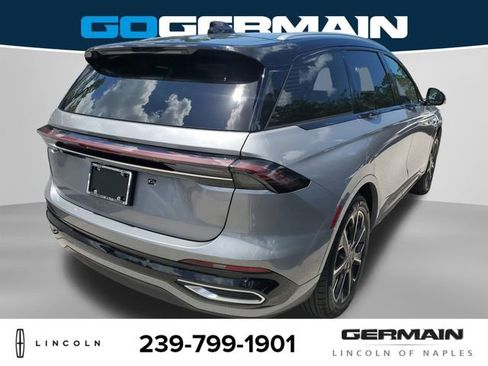 New 2025 Lincoln Nautilus Reserve image 8