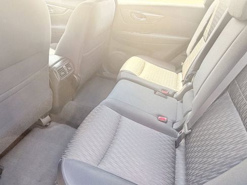 Used 2017 Nissan Rogue S image 11