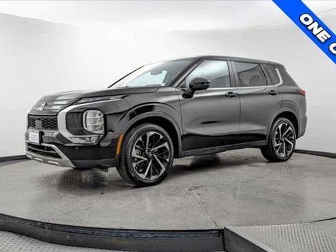 Used 2024 Mitsubishi Outlander SE image 2