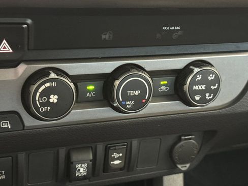 Used 2019 Toyota Tacoma SR5 RWD image 19