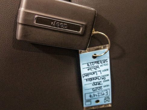 New 2025 Jeep Grand Cherokee L Limited w/ Black Appearance Package image 39