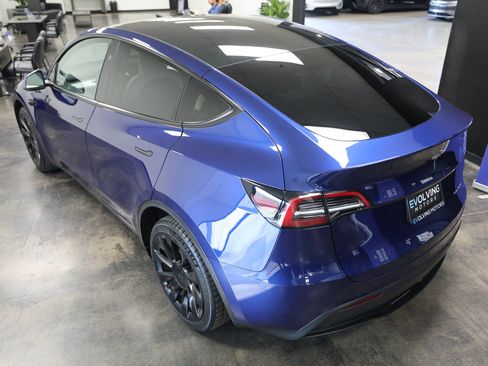 Used 2023 Tesla Model Y Long Range AWD/4WD image 14