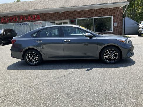 Used 2023 Kia Forte LXS FWD image 4