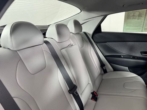 Used 2025 Hyundai Elantra Limited FWD image 43