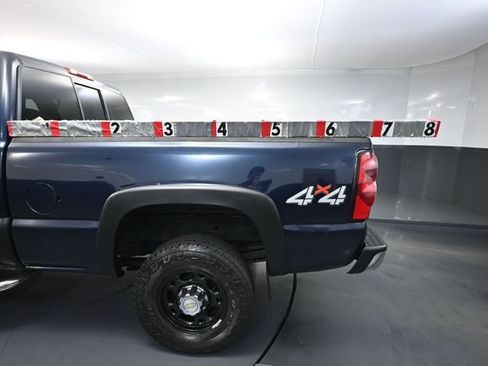Used 2005 Chevrolet Silverado 2500 LS w/ Heavy-Duty Power Package AWD/4WD image 46