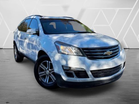Used 2017 Chevrolet Traverse LT image 4