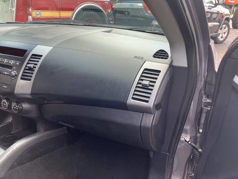 Used 2009 Mitsubishi Outlander ES image 32