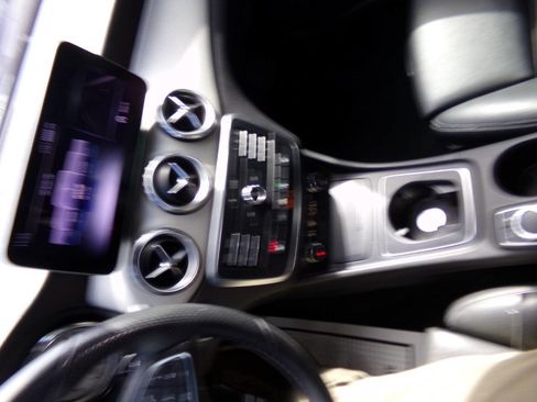 Used 2016 Mercedes-Benz GLA 250 image 54