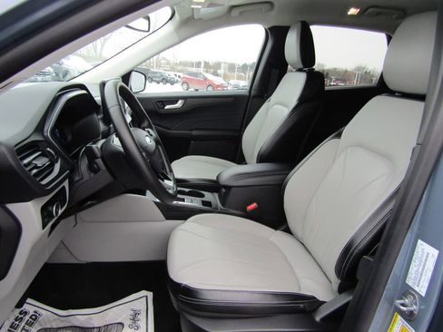 Used 2025 Ford Escape SE w/ PHEV Premium Package FWD image 11