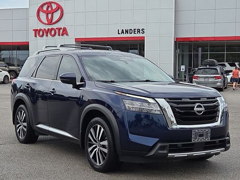 Used 2024 Nissan Pathfinder Platinum w/ Cargo Package FWD image 1