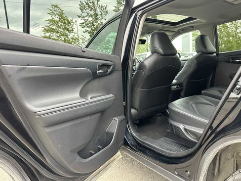 Used 2024 Toyota Highlander XLE image 16