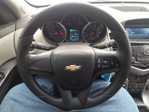 Used 2013 Chevrolet Cruze LS image 31
