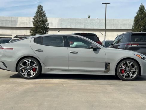 Used 2018 Kia Stinger GT1 image 9