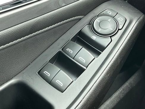 Used 2023 Chevrolet Traverse LT image 34