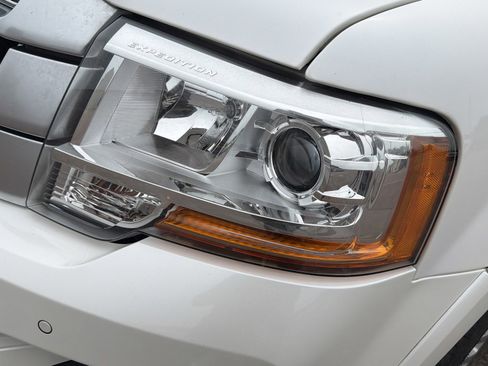 Used 2017 Ford Expedition EL Platinum AWD/4WD image 16